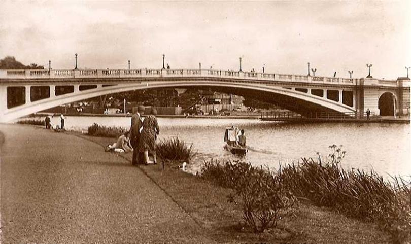 1930s photo of Reading Bridge