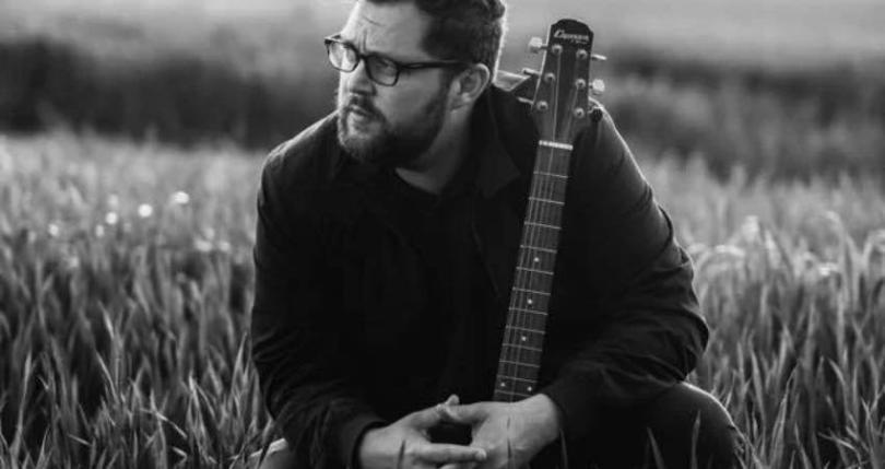 Steve Hewitt outside