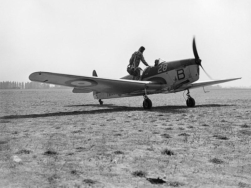 an aeroplane of No 8 Elementary Flying School at Woodley in 1940