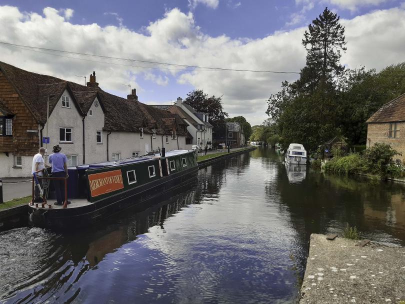 Narrowboat on the Kennet and Avon Canal at Newbury