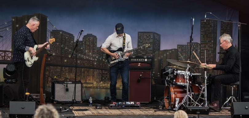 Pete Roth Trio, featuring Bill Bruford, drums and Mike Pratt, bass