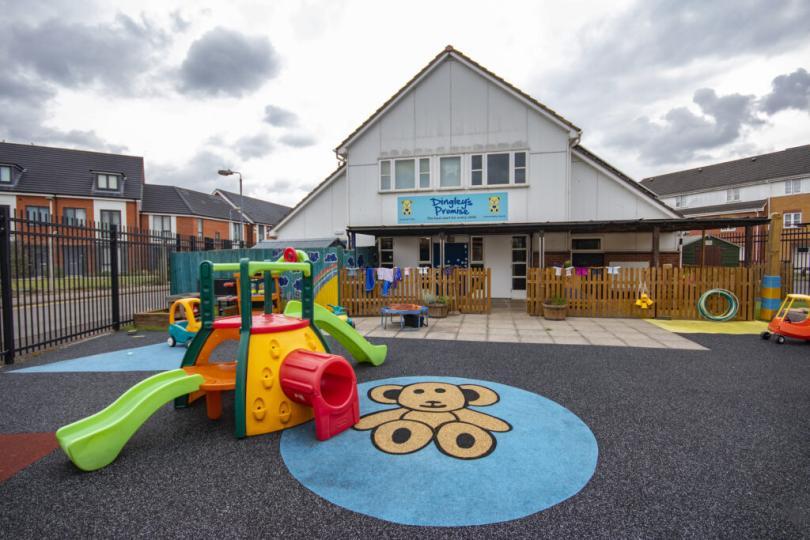 Reading DP Kennet Walk Center Slider