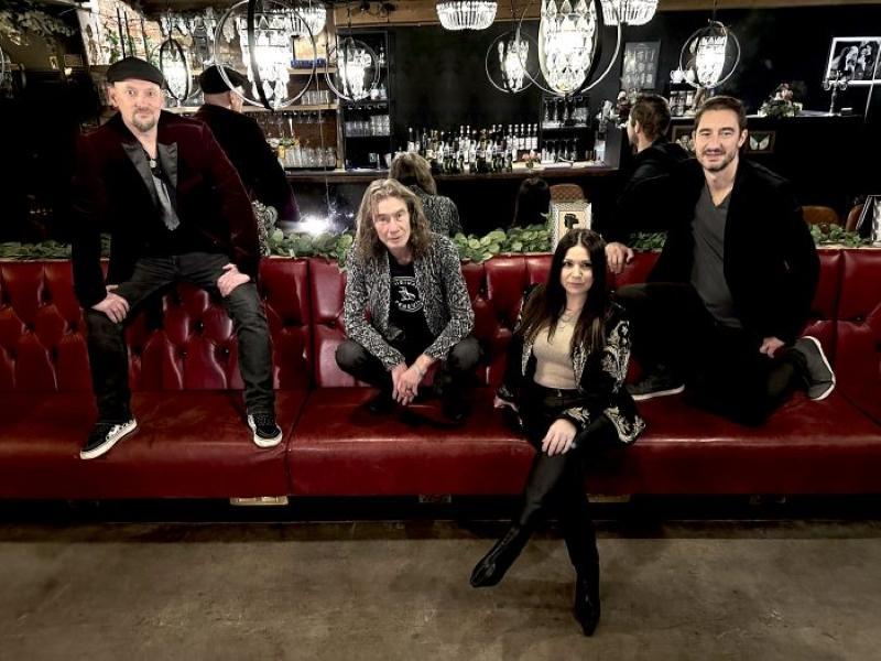 Selina and the Howlin' Dogs