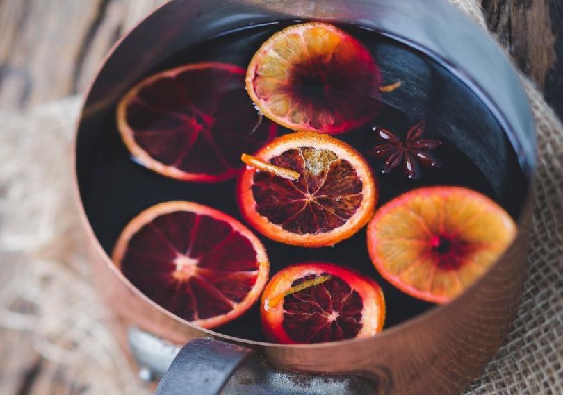 Mulled wine with oranges