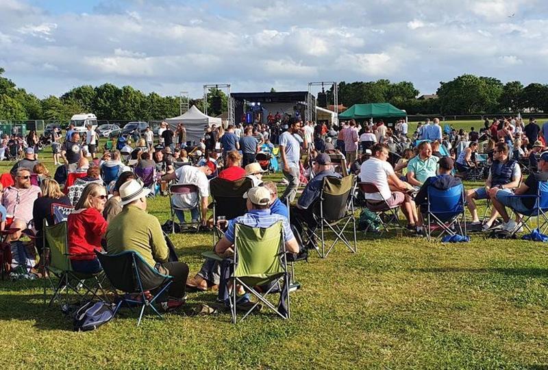 Crowds sitting in the sun at the 2022 Twyford beer festival