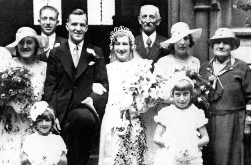 1930s wedding - bride, groom and immediate family