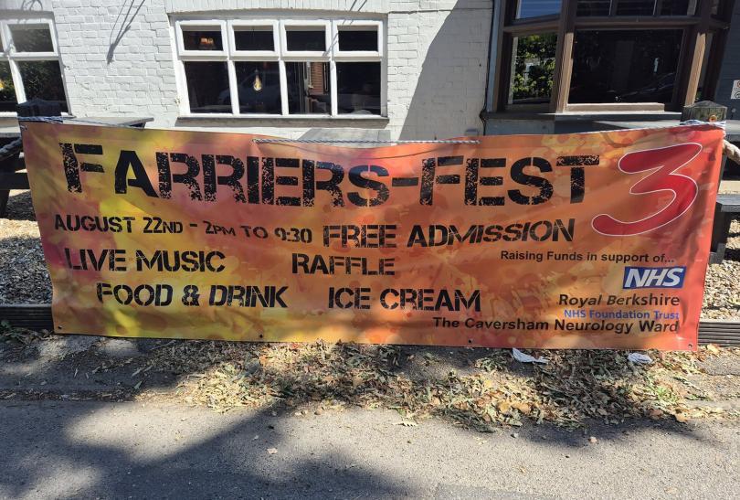 Vinyl banner outside the Farriers Arms advertising Farriers Fest
