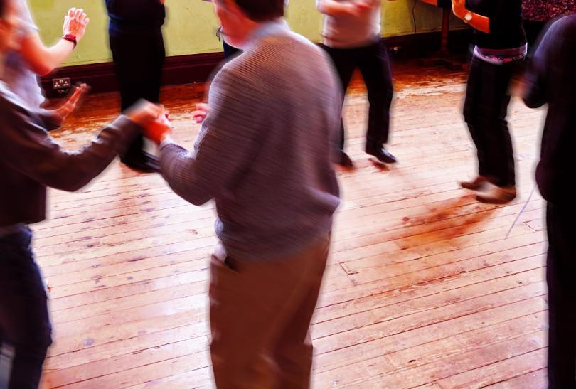 Dancers dancing la Rueda