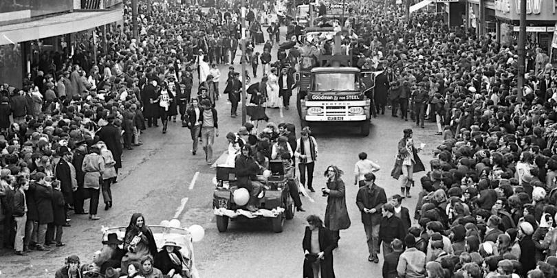 Black and white photo of University of Reading RAG Parade