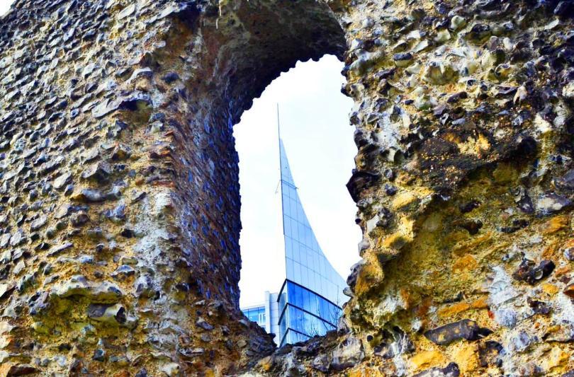 The remaining walls of Reading Abbey with the modern Blade building 