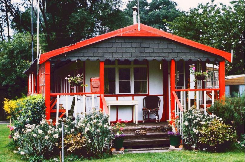 A former railway carriage in River Gardens, Purley, converted into a house