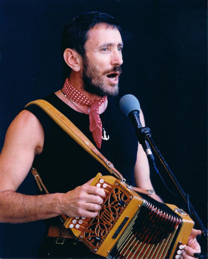 Tom Lewis at Readifolk