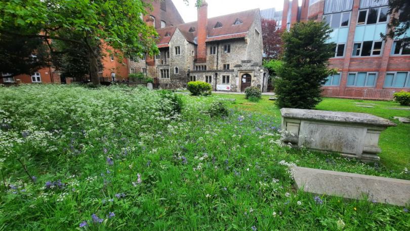 St Laurence’s Churchyard Tour