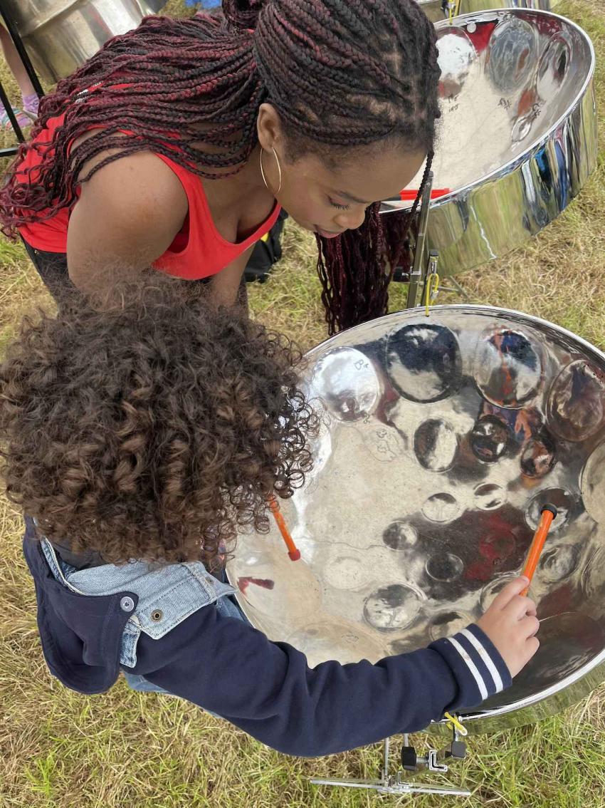 RASPO musician teaches child to play music