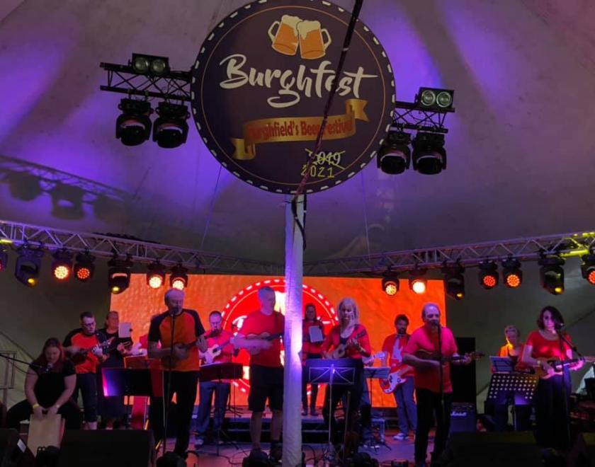 Back for 2023 by popular demand, Small Strings Ukulele band performing in 2021