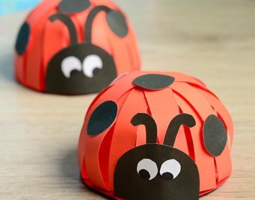 Craft ladybirds at Tilehurst Library