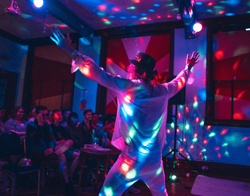 Cabaret performer at Howling @ The Moon
