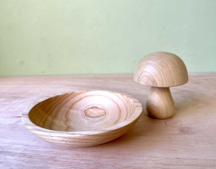 A wooden bowl and mushroom.