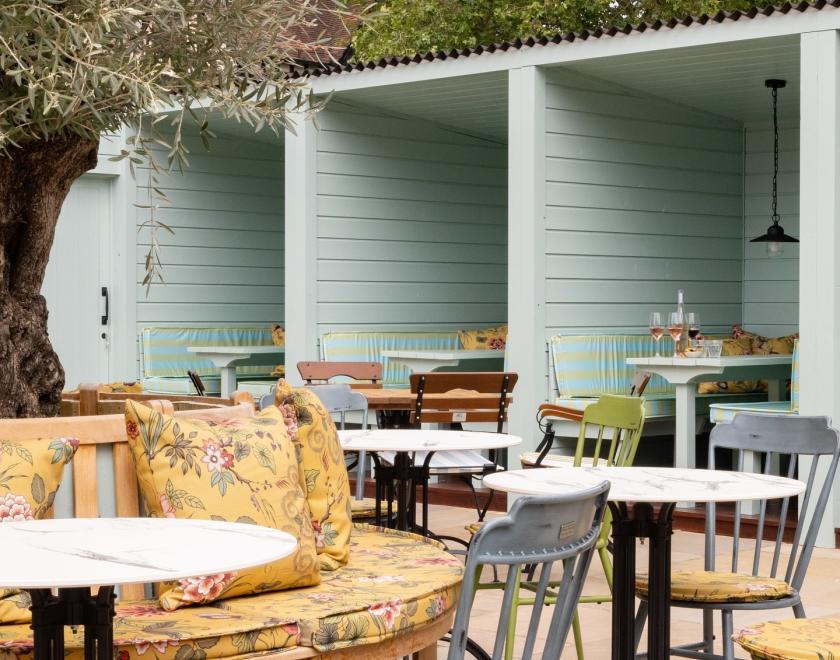 Outdoor booths at the Rising Sun Inn, Reading