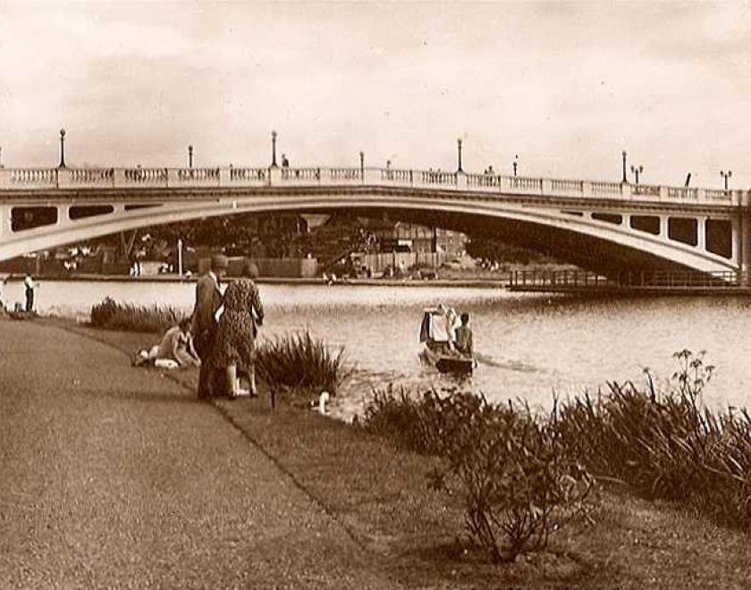 Reading Bridge in 1930s