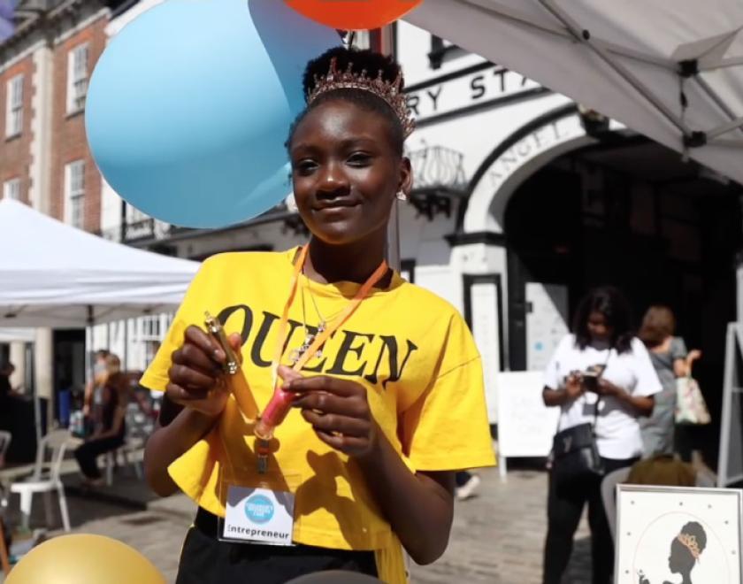 Black teenage girl wearing a queen t-shirt 