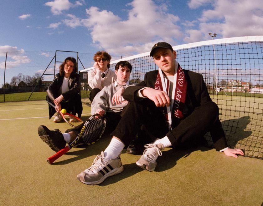 Image band Courting sitting on a tennis court