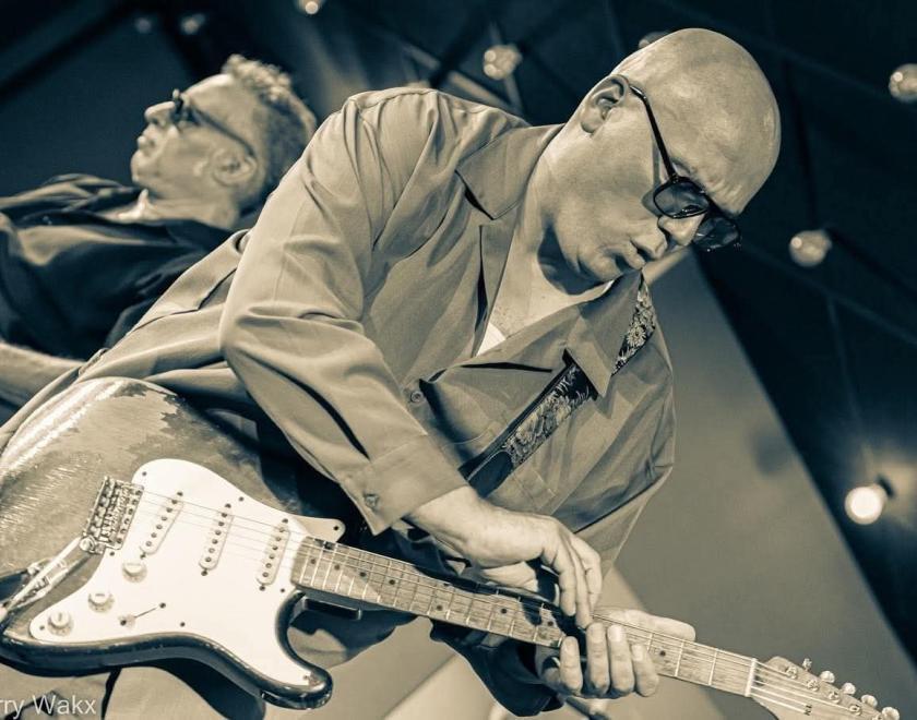 Big Dez, Blues Guitarist and his band at The Flowing Spring