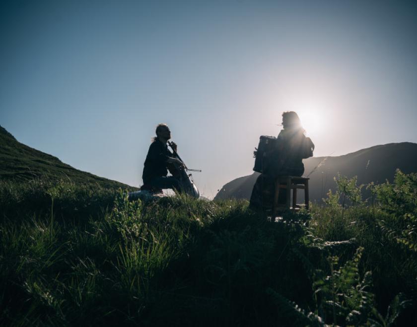 Hannah James & Toby Kuhn