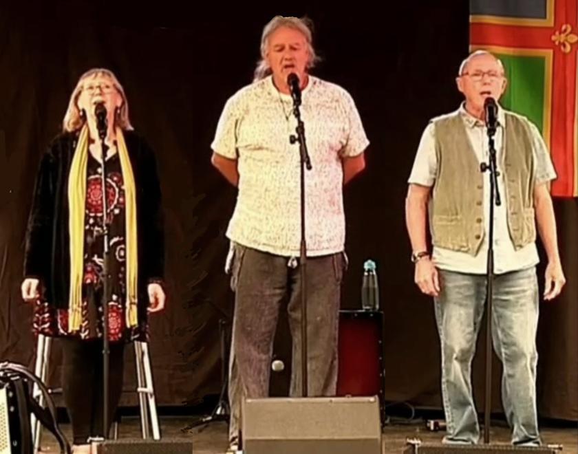 Photo of Steve and Julie Wigley on stage with their fellow Stonesthrow member, Tony Fowkes