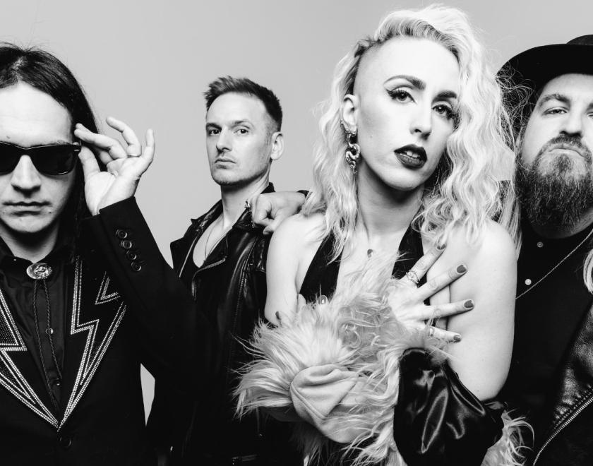 Marisa & The Moths in black and white