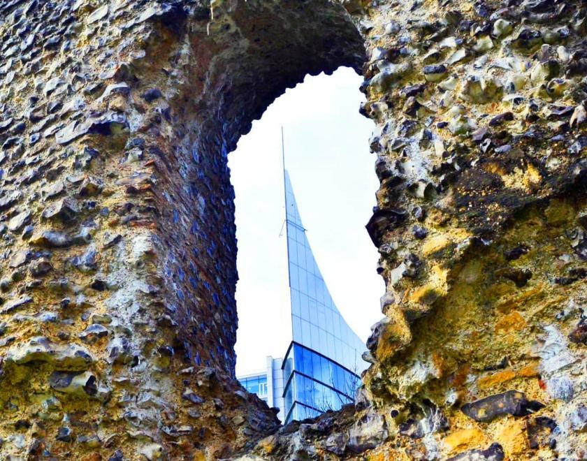 The remaining walls of Reading Abbey with the modern Blade building 